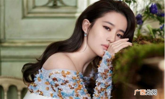 刘亦菲为什么要回国，刘亦菲回国后首现身