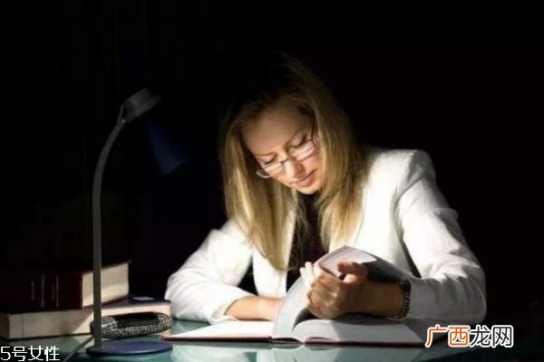 睡前焦虑紧张怎么办睡前焦虑有什么表现