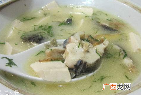 鱼汤为什么要用油煎教你几招熬出乳白色鱼汤