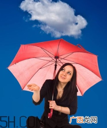 女生说记得带伞什么意思？女生说雨伞什么意思？