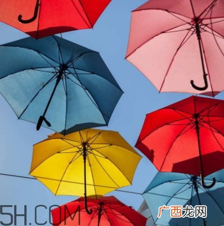 女生说记得带伞什么意思？女生说雨伞什么意思？