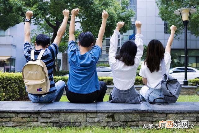 2021年青年楷模事迹,当代青年楷模事迹作文素材