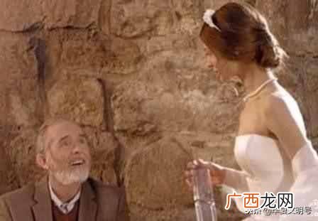 百岁山广告故事的寓意是什么（百岁山靠什么成