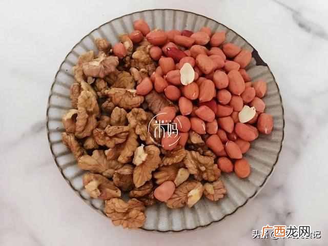 小学生早餐喝什么牛奶最营养(牛奶+鸡蛋竟然会