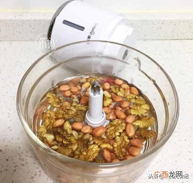小学生早餐喝什么牛奶最营养(牛奶+鸡蛋竟然会