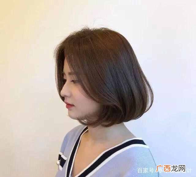 皮肤偏黄头发染什么颜色显白显年轻（几个让你