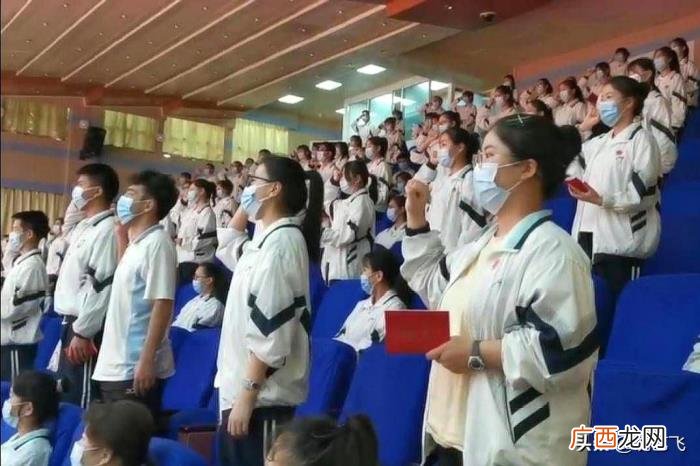 武汉一中不一样成人礼 孩子成人礼送什么花合适