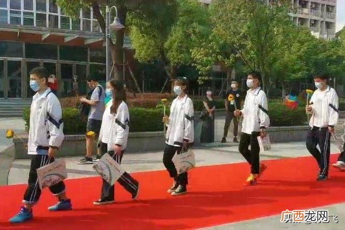 武汉一中不一样成人礼 孩子成人礼送什么花合适