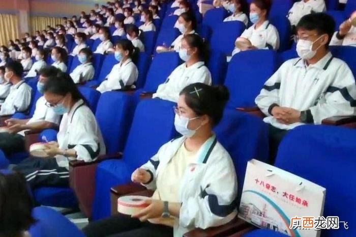 武汉一中不一样成人礼 孩子成人礼送什么花合适