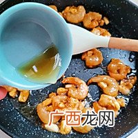 有一种爱妻行动，就是做道她最爱吃的“西兰花炒虾仁”