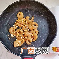 有一种爱妻行动，就是做道她最爱吃的“西兰花炒虾仁”