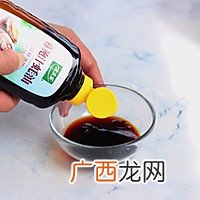 亲自下厨给妻子做她爱吃的鱼香茄子,爱她,就要伺候好她的胃