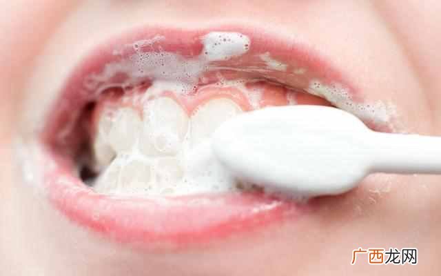 市面上男生用什么牙膏美白效果好（教你在家自