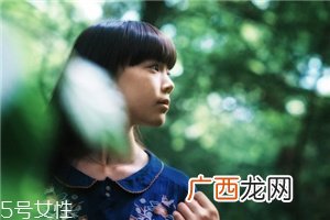 擦水和乳液用手好还是化妆棉好 建议用化妆棉涂抹乳液