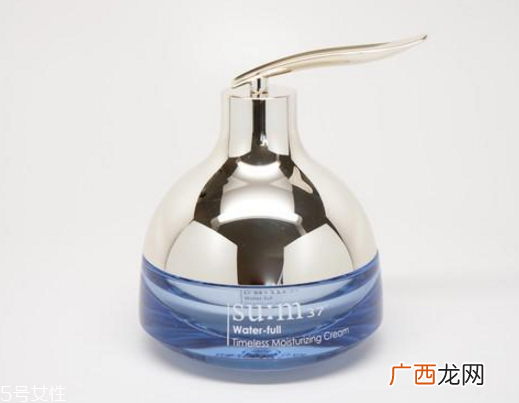 夏天油性皮肤用什么护肤品不油腻 油皮护肤品推荐