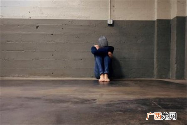 抑郁症和抑郁情绪的区别如何分辨自己是不是抑郁症