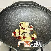 爱老婆首先就是要为她下厨，做了老婆最爱吃的宫保鸡丁，总吃不腻