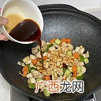 爱老婆首先就是要为她下厨，做了老婆最爱吃的宫保鸡丁，总吃不腻
