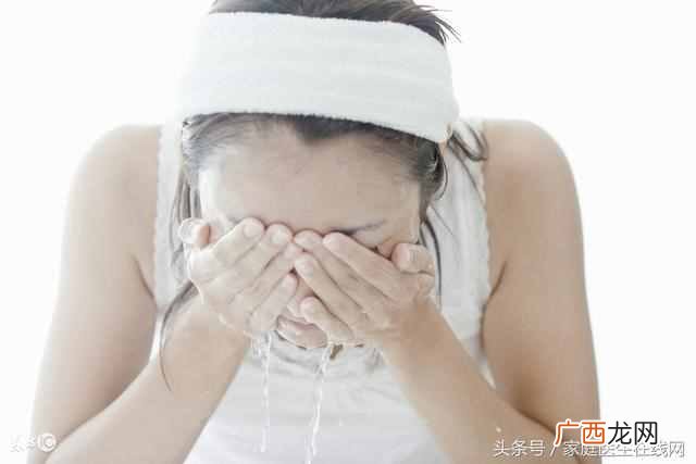 在家怎么去黑头最简单最有效（皮肤科医生奉上