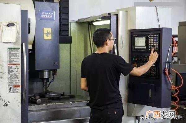 买台机器在家搞加工挣钱 买个什么机器加工挣钱