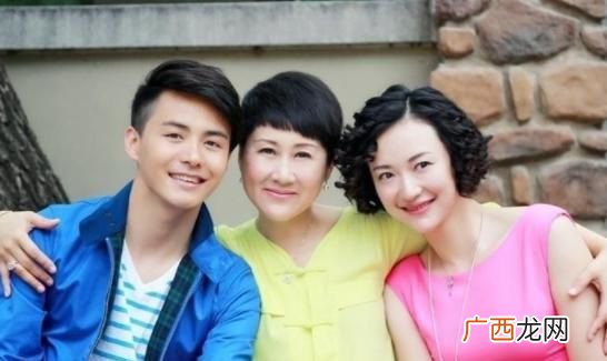 “哎，忘记买洗发水了，该咋办”“婆婆，我帮你买了，在洗浴间”