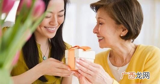 “哎，忘记买洗发水了，该咋办”“婆婆，我帮你买了，在洗浴间”