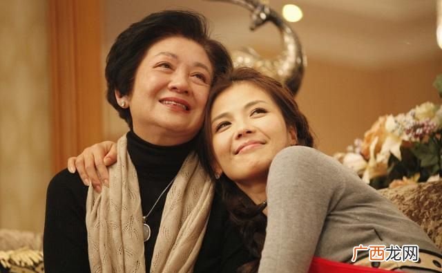 “哎，忘记买洗发水了，该咋办”“婆婆，我帮你买了，在洗浴间”