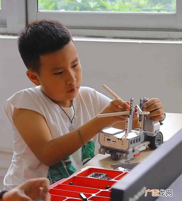 机器人教育课程编程学什么（少儿编程与机器人