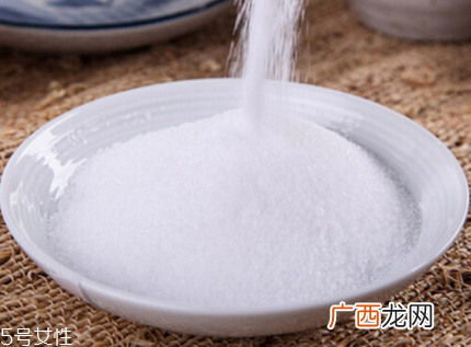 食盐去黑头有用吗 食盐去黑头的方法步骤