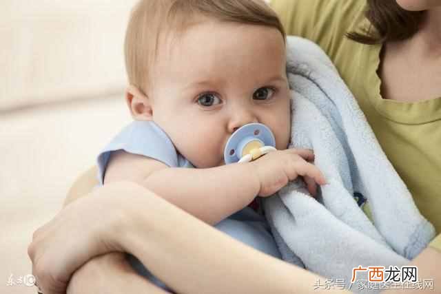 宝宝什么时候用安抚奶嘴才不抗拒（儿科医生这