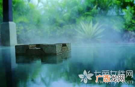 泡温泉穿什么泳衣合适（欧阳娜娜穿T恤泡温泉身
