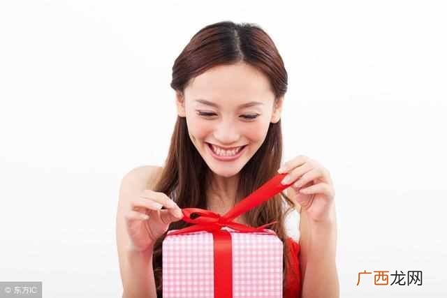 第一次陪女朋友过生日送什么好（3招让你送上最