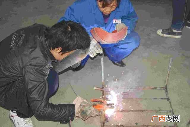 气焊电石是什么东西(电石在什么条件下可以引