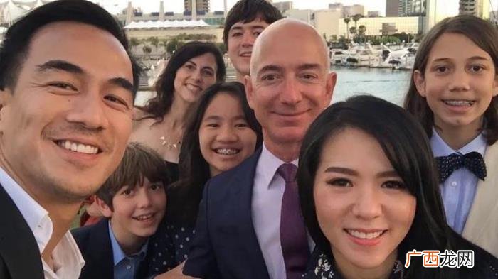 世界首富超级宠爱中国养女 富养女的气质很明显