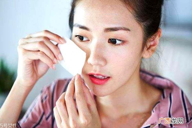 为什么油皮会变成干皮?三个油皮护肤误区