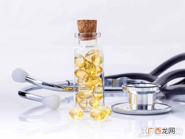 鱼肝油是什么鱼提炼的（吃鱼肝油好处多但小心
