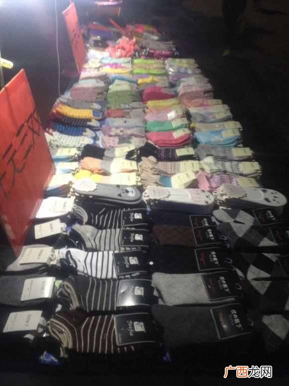 夜市摆地摊卖袜子什么地方好（大学城摆摊卖袜