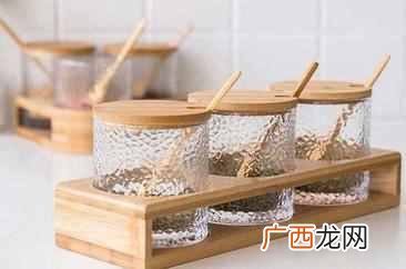 最赚钱地摊小商品批发(一根小吸管8毫钱的利润
