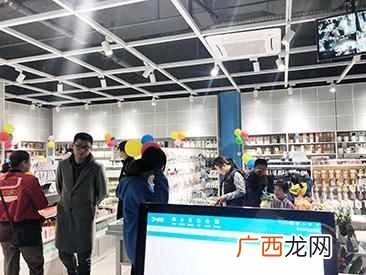 最赚钱地摊小商品批发(一根小吸管8毫钱的利润
