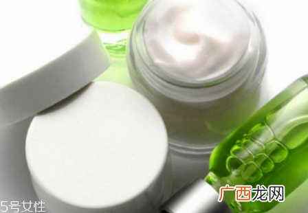 护肤水用了脸上刺痛怎么回事？这3点是关键