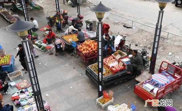 工业园摆摊卖什么热销产品好(地摊女神告诉你