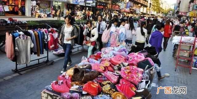 工业园摆摊卖什么热销产品好(地摊女神告诉你