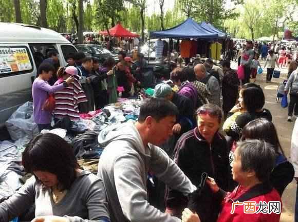 大学女生摆夜摊卖什么好（新手小白摆摊卖什么