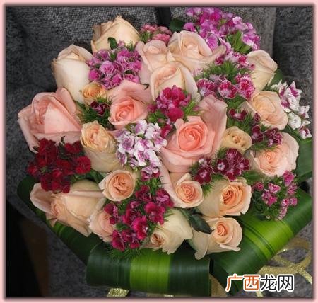 学花艺一般要多少钱学费,开个鲜花店投资大概多少钱
