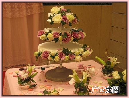 学花艺一般要多少钱学费,开个鲜花店投资大概多少钱