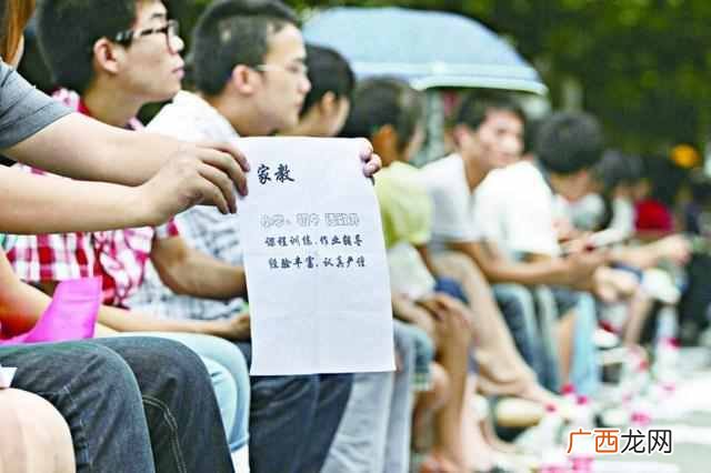 大学生课余时间打工做什么工作好(大学生可以
