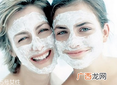 珍珠粉加洗面奶用的好处有哪些 珍珠粉的美容用法