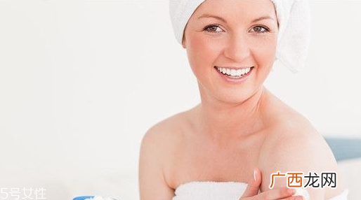 身体乳怎么涂后背 洗澡后用身体乳效果最好