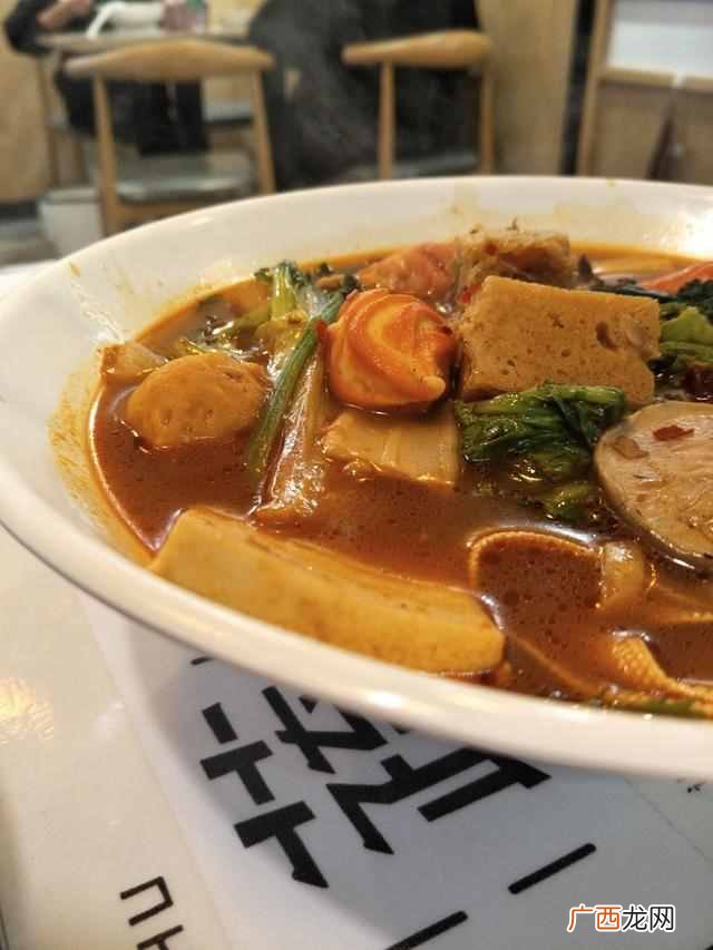 麻辣烫里面都有什么材料（中国最出名的4家麻辣