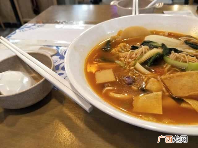 麻辣烫里面都有什么材料（中国最出名的4家麻辣